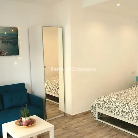 Charming Studio Apartment *